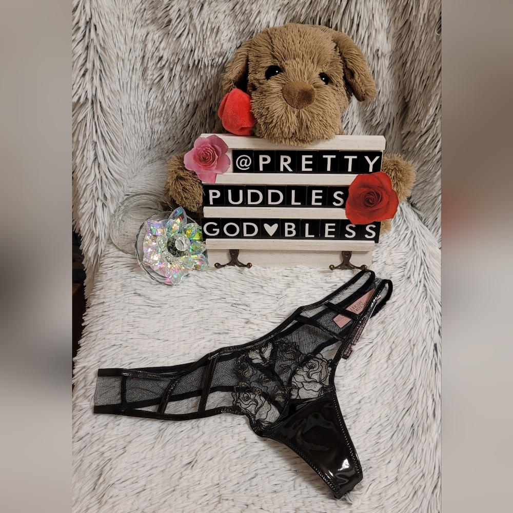 🖤 VS Very Sexy Midnight Affair Rose Embroidery Faux Leather Thong Panty